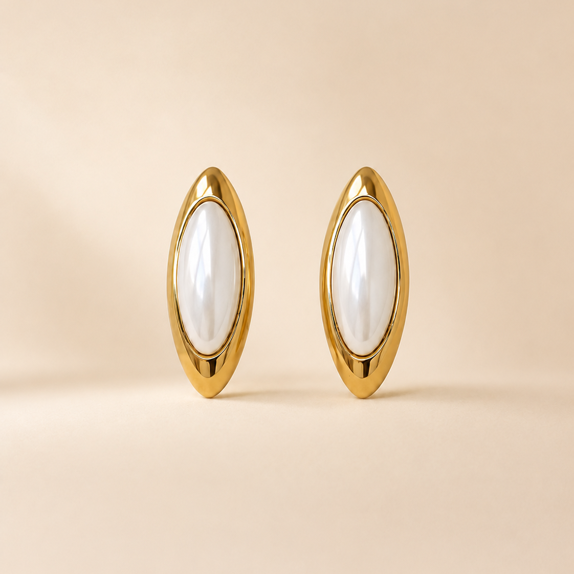Aretes Almendra Dorada